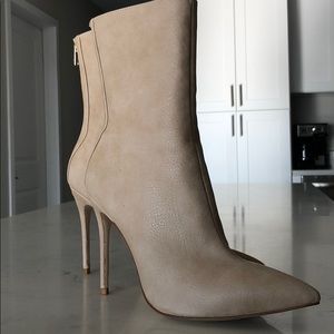 Ankle leather booties pointed toes perfect beige